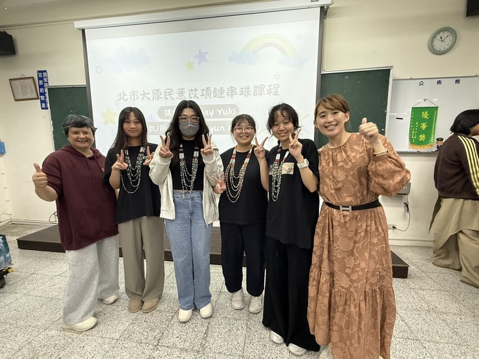 【原住民族學生資源中心活動】3/26~27原住民族文化教育週-「薏苡珠串起的太魯文化｜傳統項鍊手作體驗」活動花絮圖片