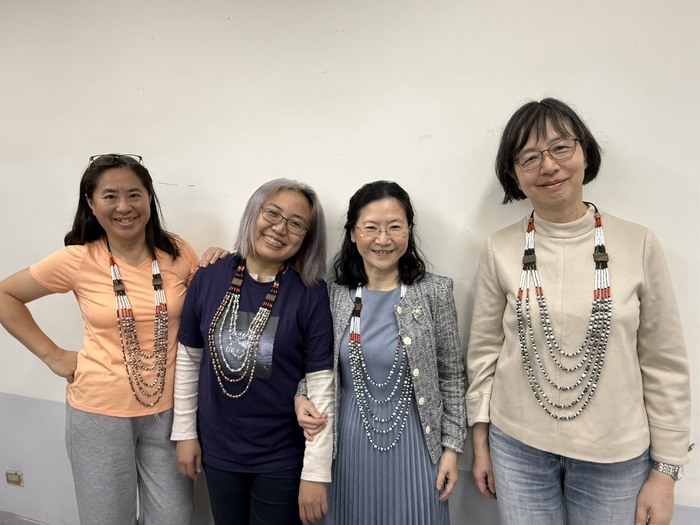 【原住民族學生資源中心活動】3/26~27原住民族文化教育週-「薏苡珠串起的太魯文化｜傳統項鍊手作體驗」活動花絮圖片