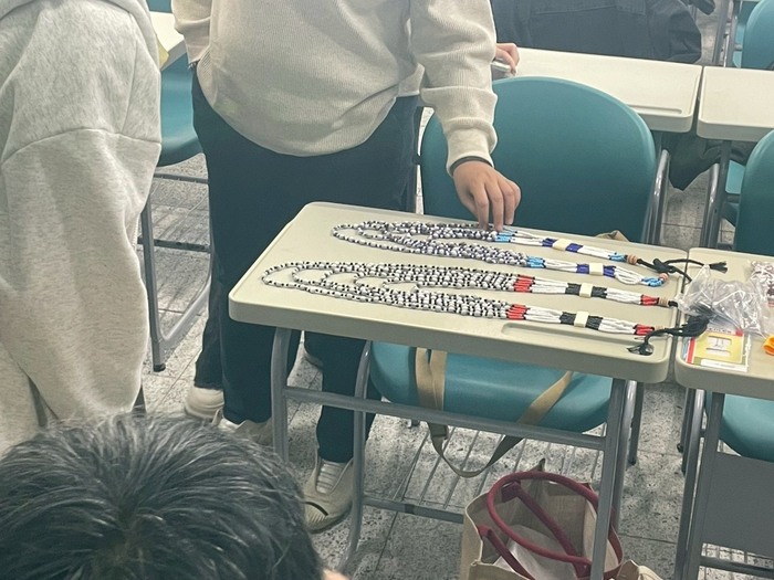 【原住民族學生資源中心活動】3/26~27原住民族文化教育週-「薏苡珠串起的太魯文化｜傳統項鍊手作體驗」活動花絮圖片