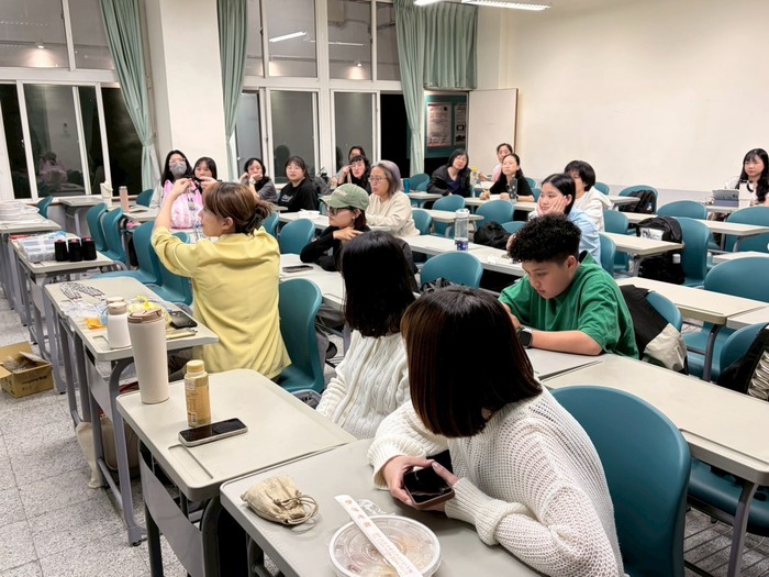 【原住民族學生資源中心活動】3/26~27原住民族文化教育週-「薏苡珠串起的太魯文化｜傳統項鍊手作體驗」活動花絮圖片